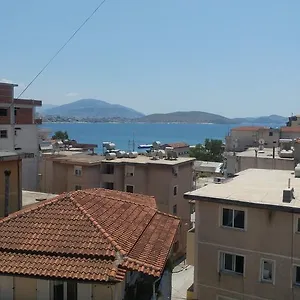 Mona's , Sarandë Albania